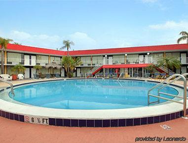 Express Inn & Suites Clearwater Pinellas Park Exterior photo