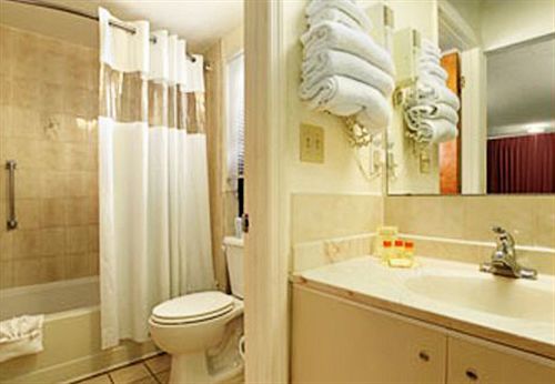 Express Inn & Suites Clearwater Pinellas Park Room photo