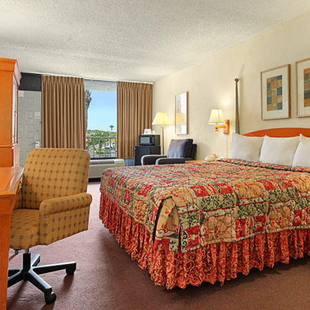 Express Inn & Suites Clearwater Pinellas Park Room photo